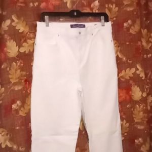 Gloria Vanderbilt "Amanda" jeans.